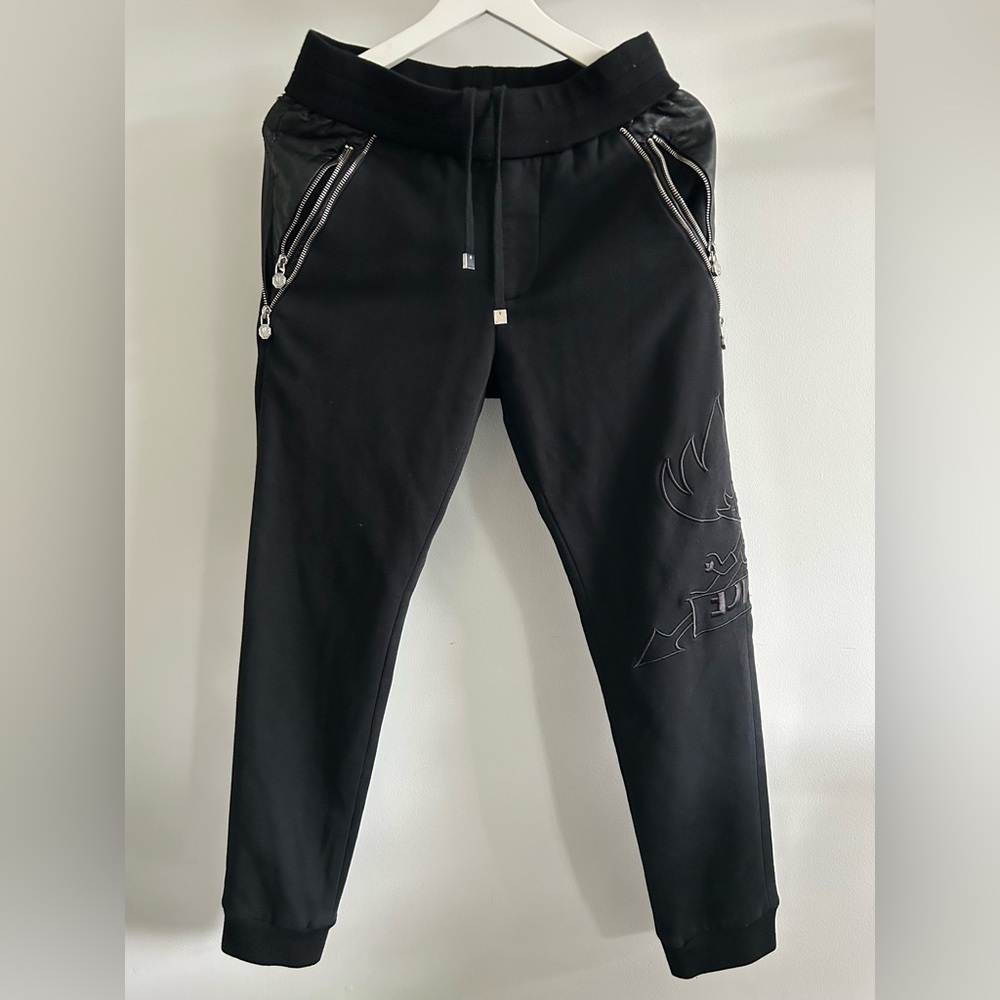 🔥🔥🔥Black Tapered Sweatpants with Elastic Waistband with good condition 🌟🌟🌟🌟🌟